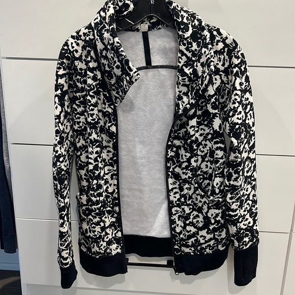 Lululemon jacket - Picture 2 of 8